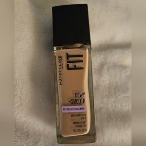 [SOLD]Fit Me Foundation SPF18 by Maybelline in 115 Ivory